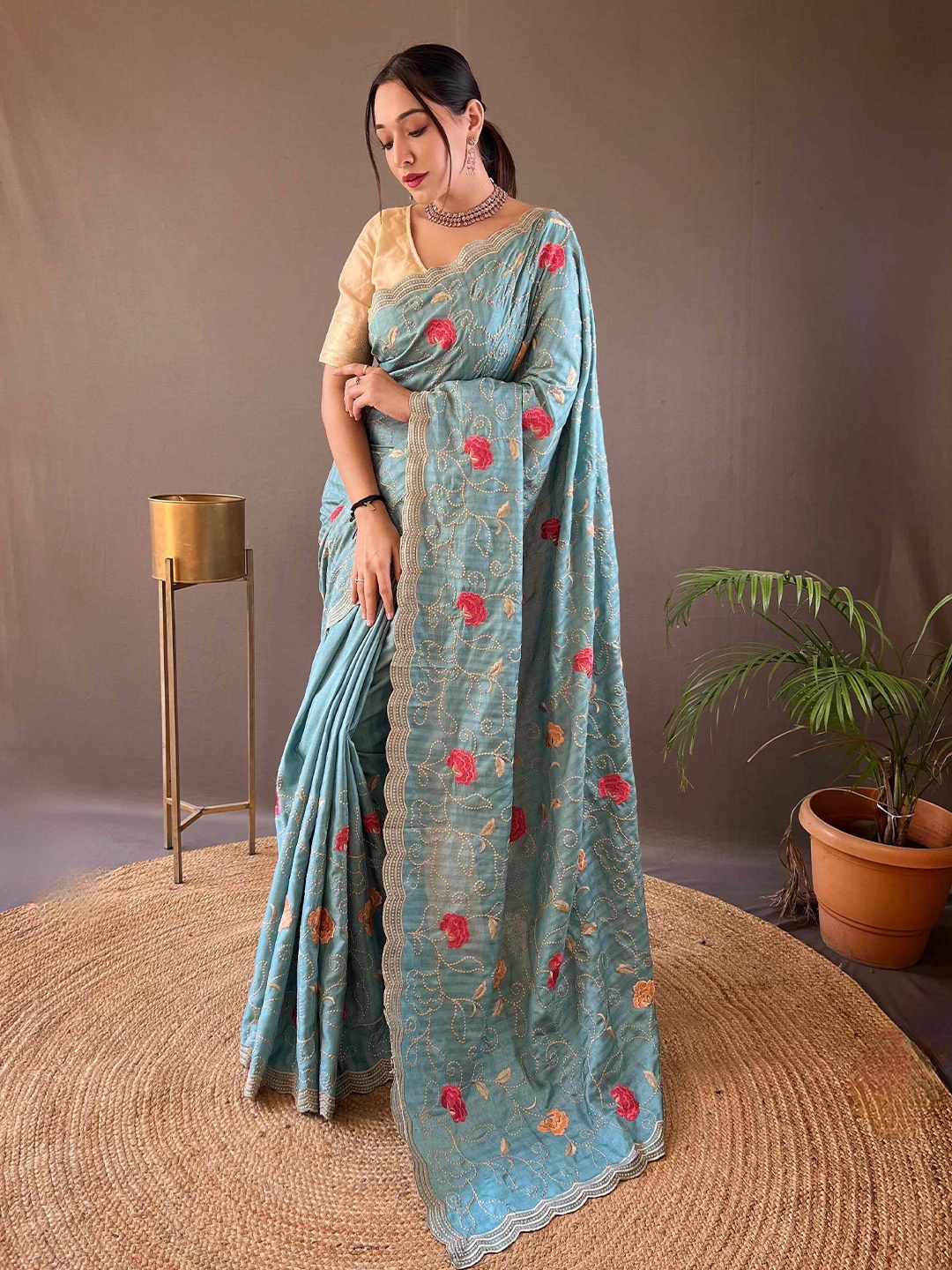 

DEVATITHI Floral Embroidered Tussar Saree, Blue