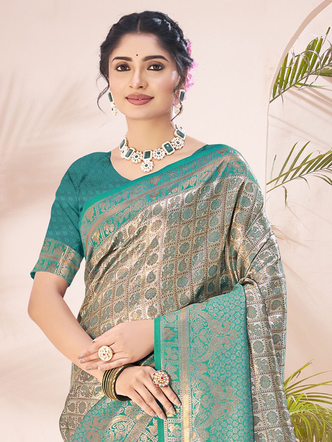 

Exclusiva Ethnic Motifs Zari Saree, Green