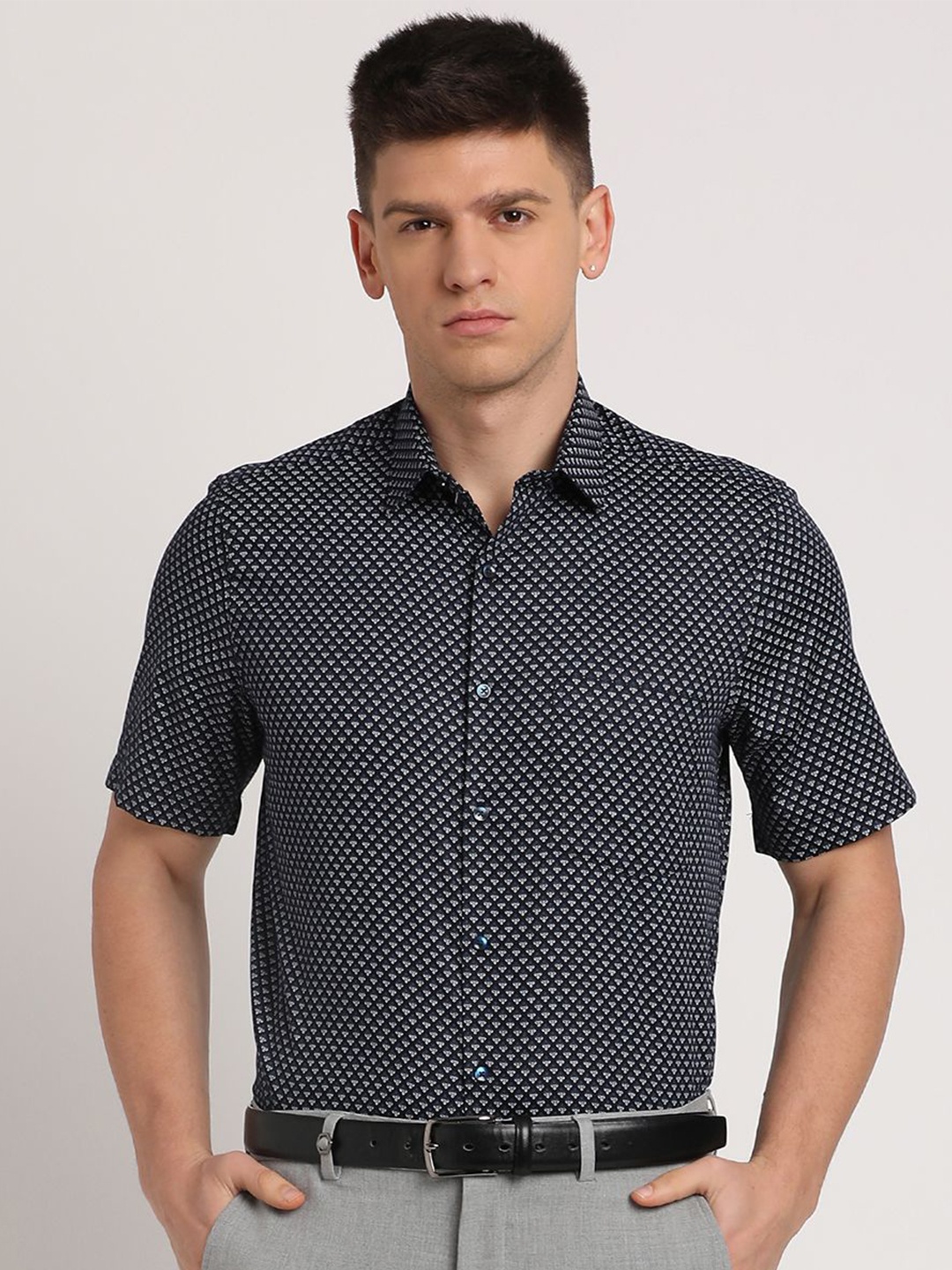 

Turtle Men Standard Micro Ditsy Printed Formal Shirt, Navy blue