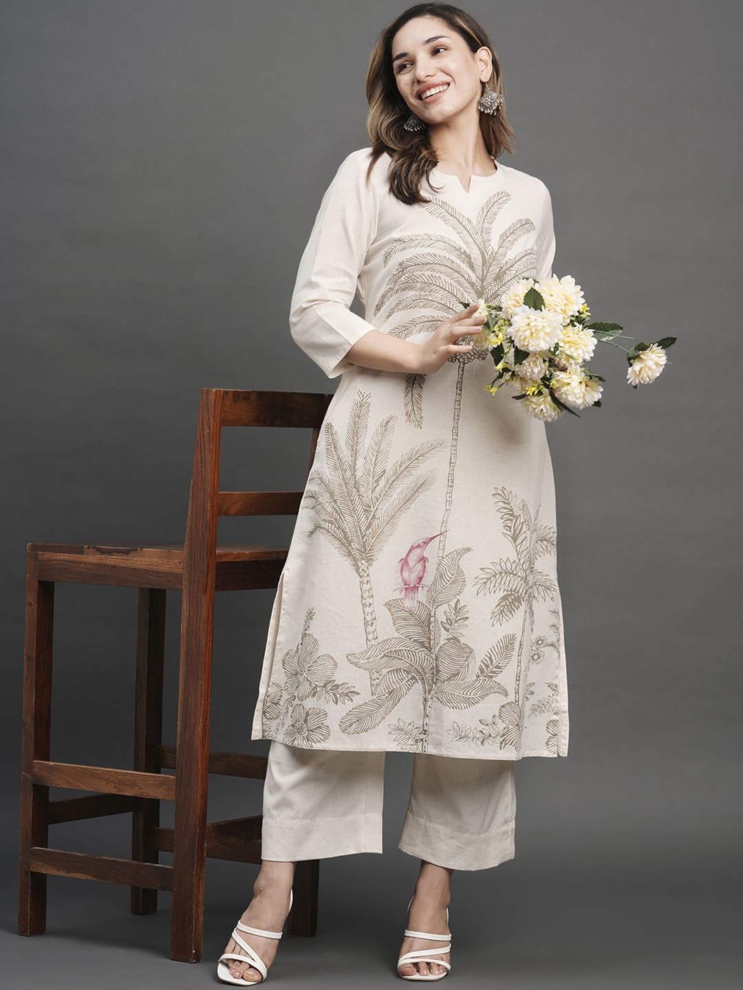 

INDYES Floral Printed Notched Neck Pure Cotton Straight Kurta With Palazzos, Cream
