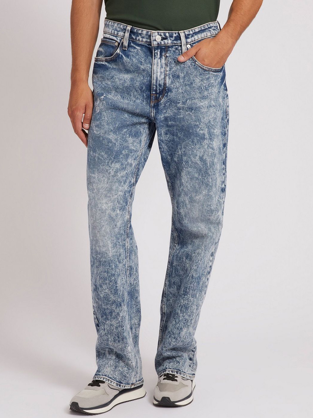 

GUESS Men Mid-Rise Straight Fit Heavy Fade Washed Jeans, Blue