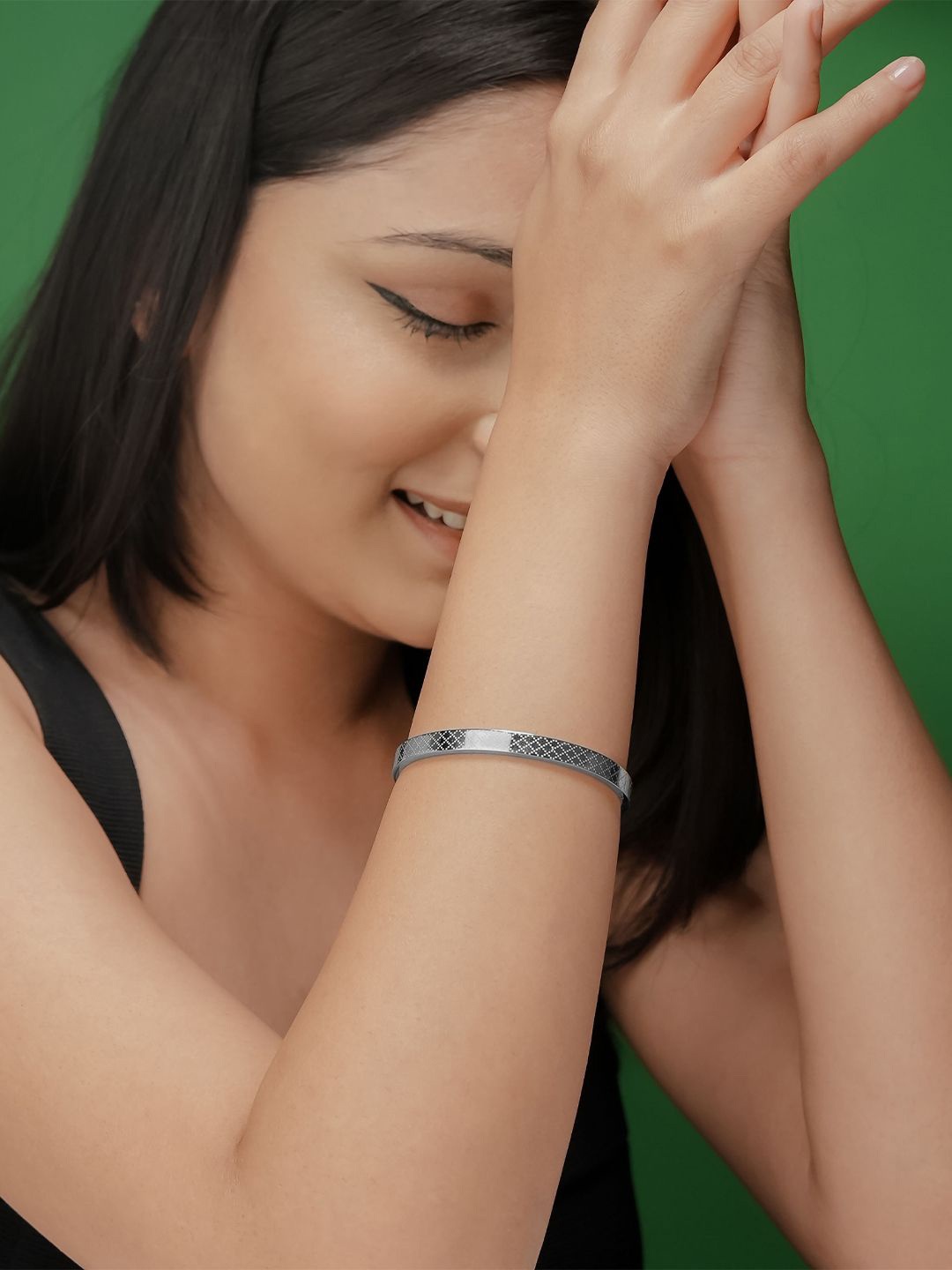 

SWASHAA Silver-Plated Kada Bracelet
