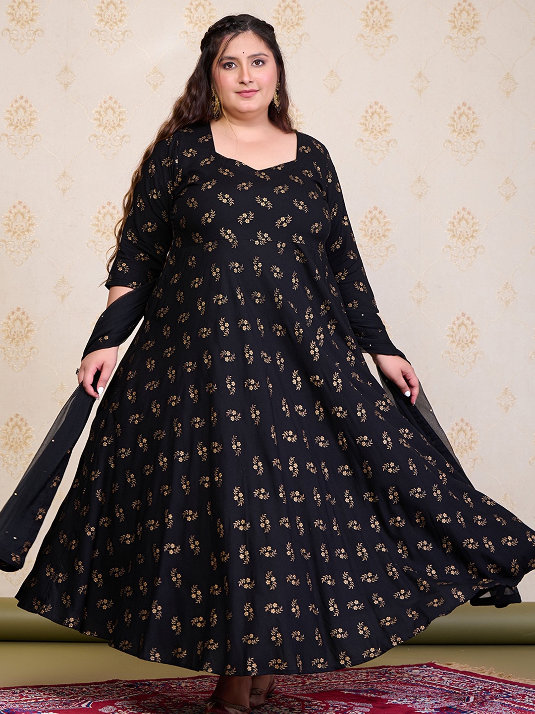 

PrettyPlus by Desinoor.com Plus Size Printed Sweetheart Neck Anarkali Kurta & Dupatta, Black