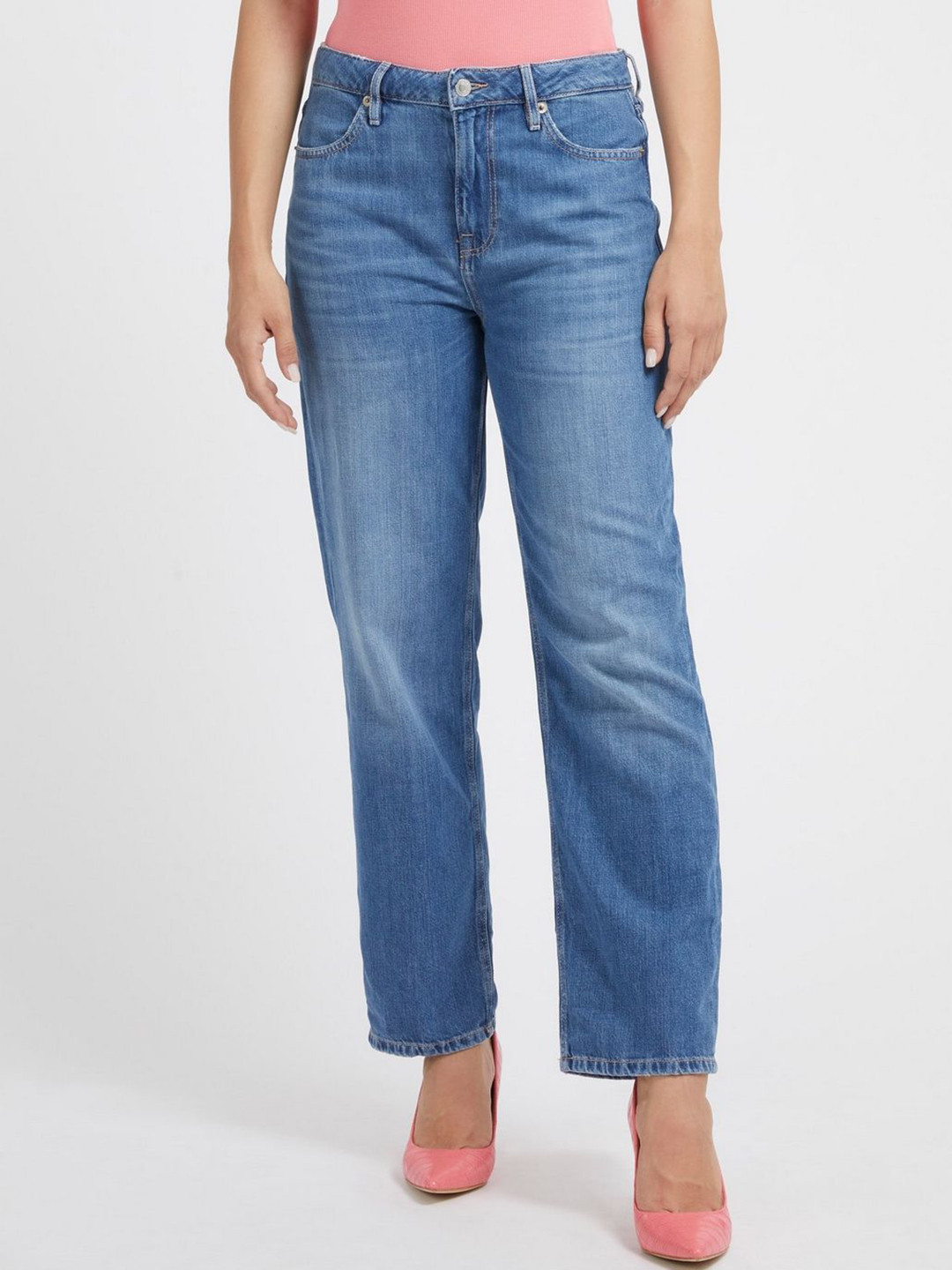 

GUESS Women Straight Fit High-Rise Light Fade Jeans, Blue