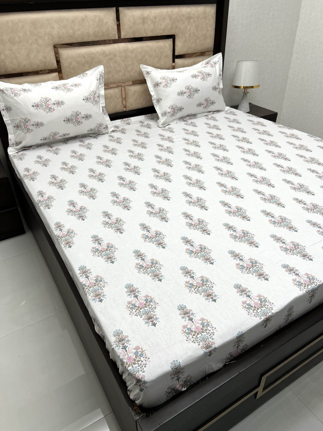 

Pure Decor White Ethnic Motifs 400 TC fitted Cotton King Bedsheet with 2 Pillow Covers