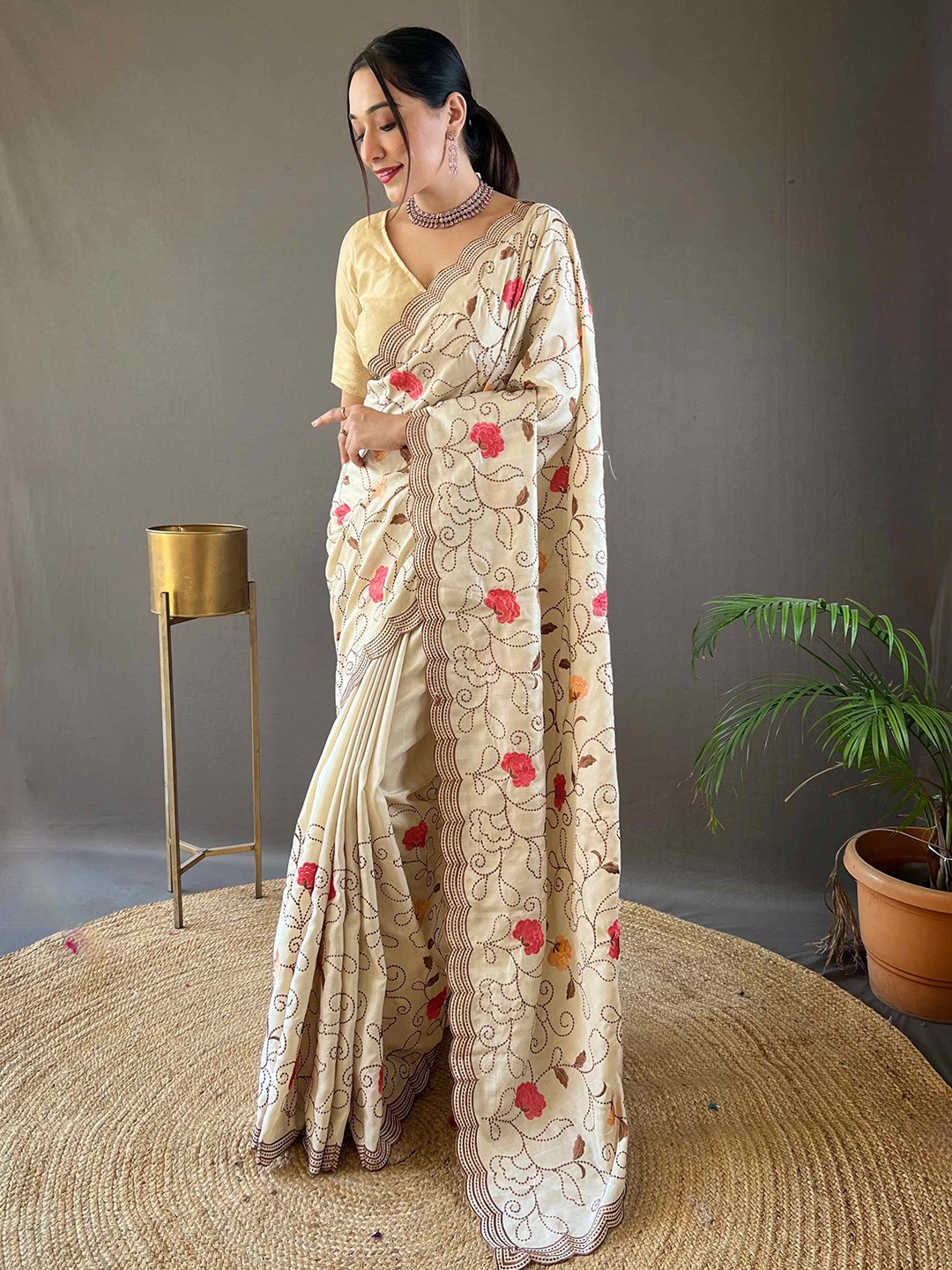 

DEVATITHI Floral Embroidered Tussar Saree, Cream