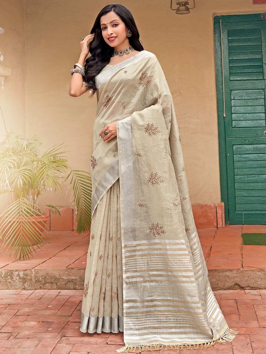 

ALAGINI Floral Zari Linen Blend Saree, Off white