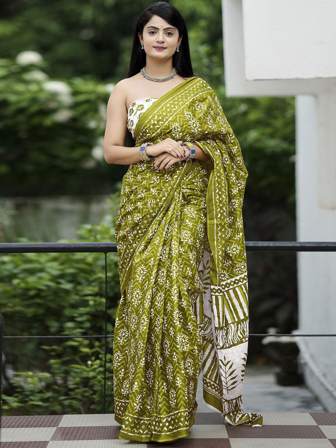 

KALINI Ethnic Motifs Printed Polycotton Bagru Saree, Olive