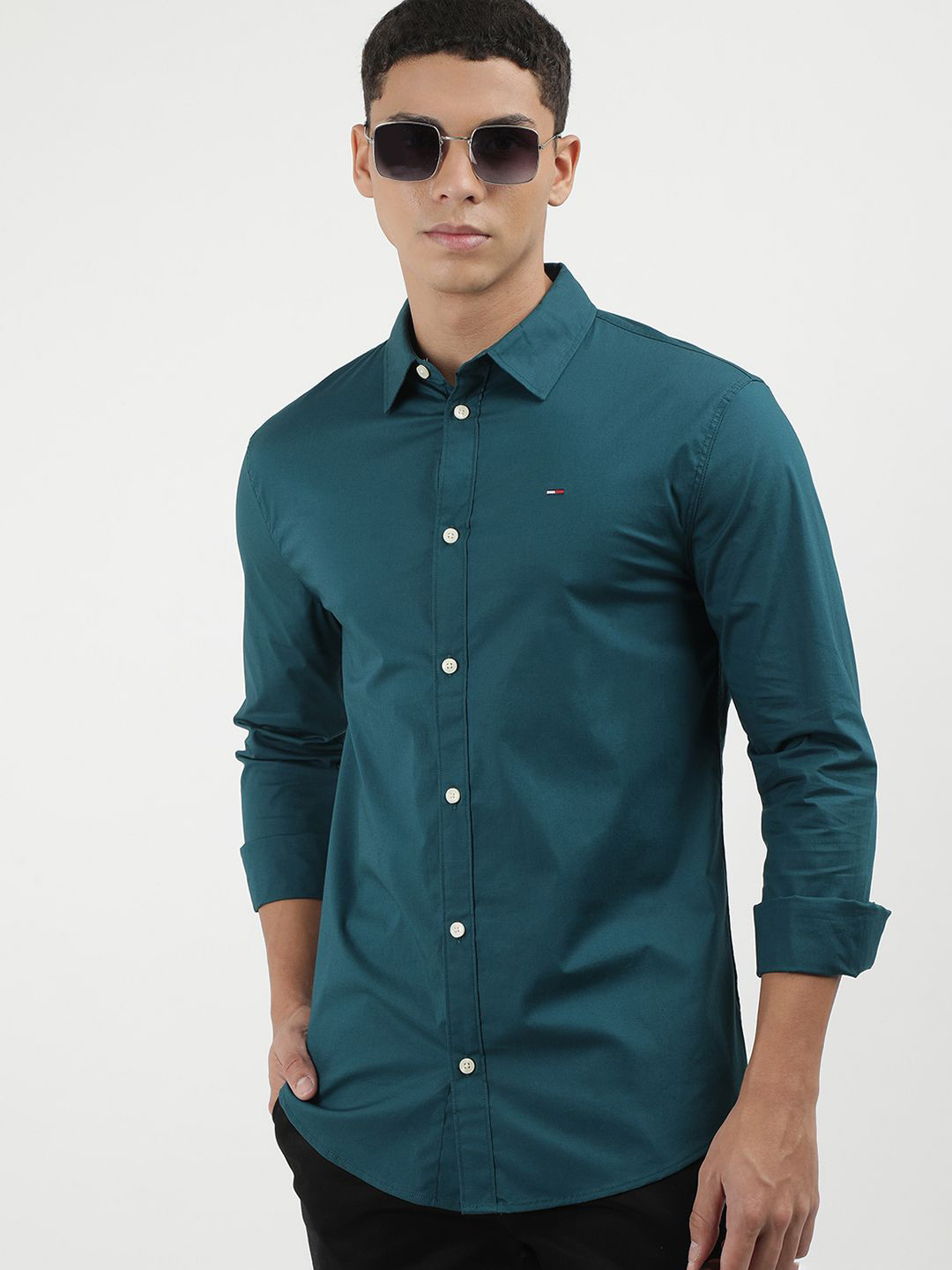 

Tommy Hilfiger Men Solid Spread Collar Casual Shirt, Green