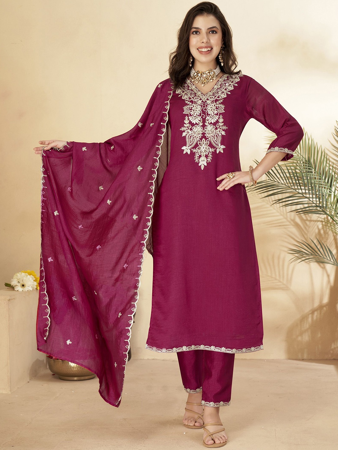 

Anouk Floral Yoke Design Regular Straight Kurta With Trousers & Dupatta, Burgundy