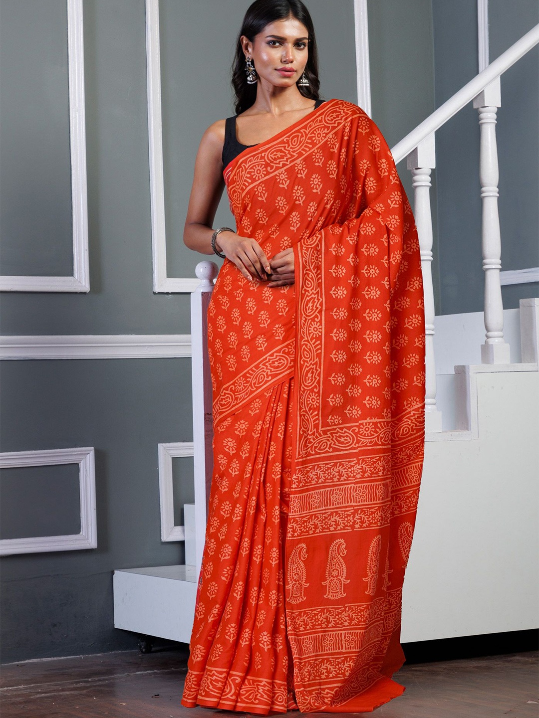 

Unnati Silks Printed Ethnic Motifs Pure Cotton Handloom Block Print Saree, Red