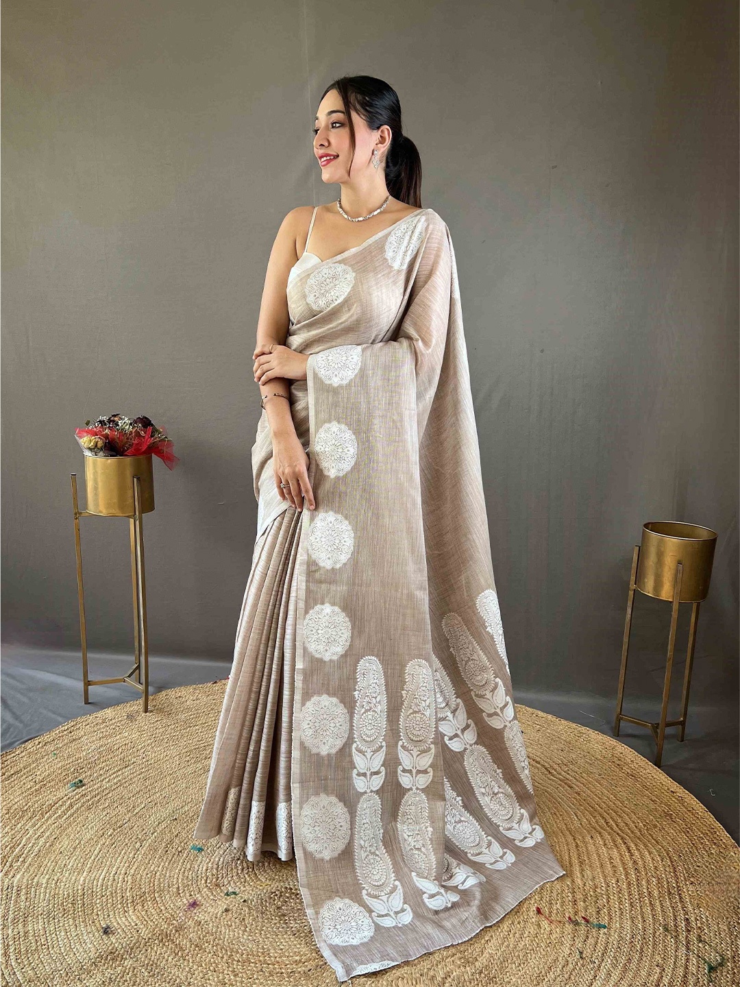 

DEVATITHI Woven Design Ethnic Motifs Zari Saree, Grey