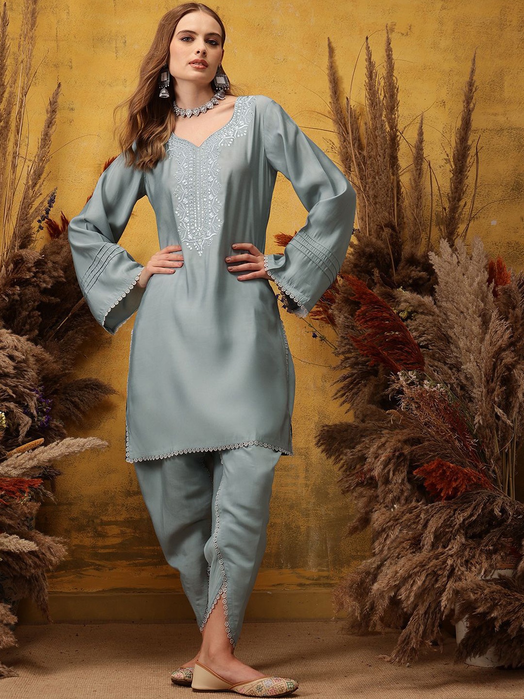 

indo street Floral Embroidered V-Neck Straight Kurta with Dhoti Pant, Grey