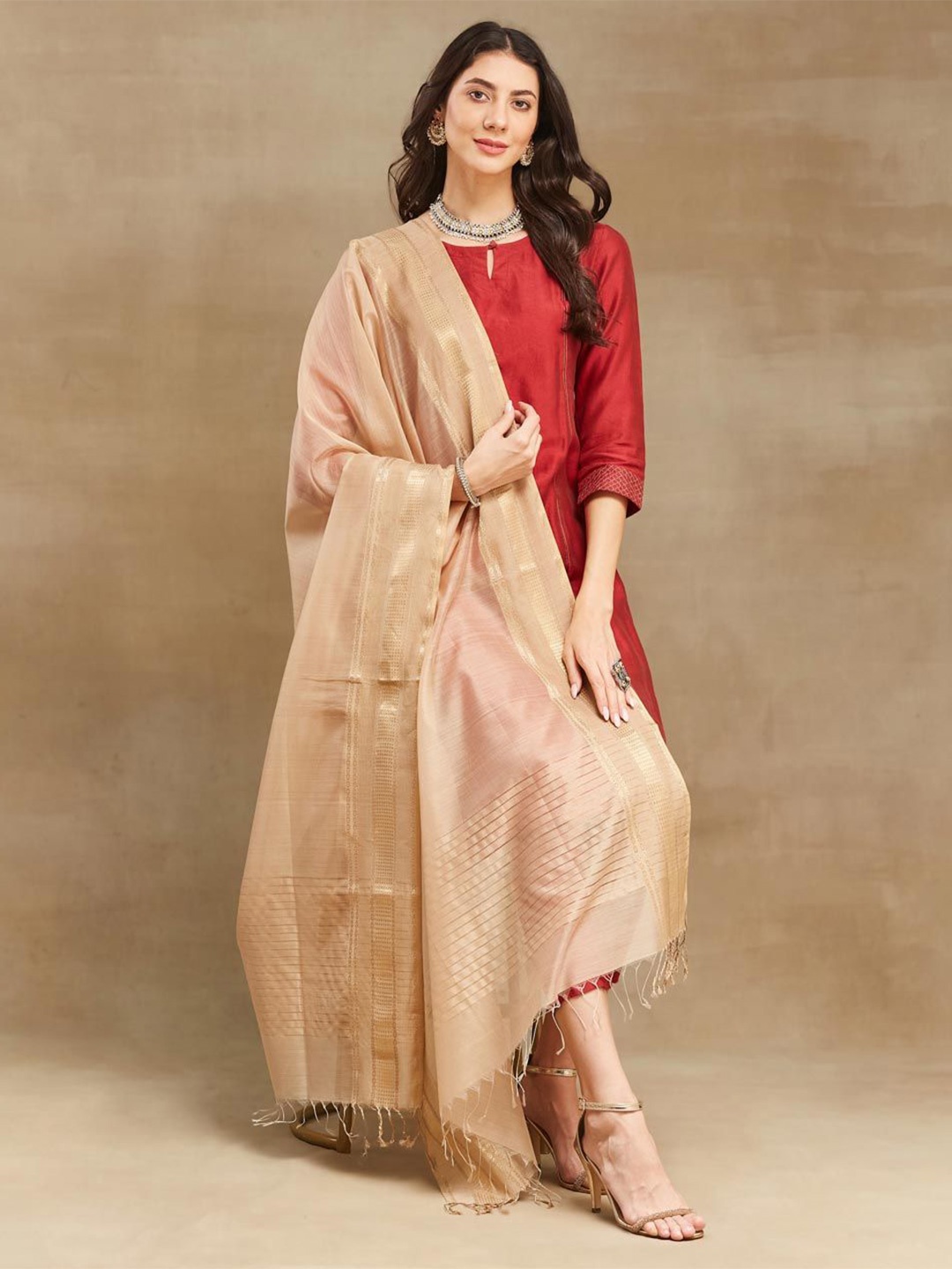 

Fabindia Floral Woven Design Cotton Silk Maheshwari Dupatta, Beige