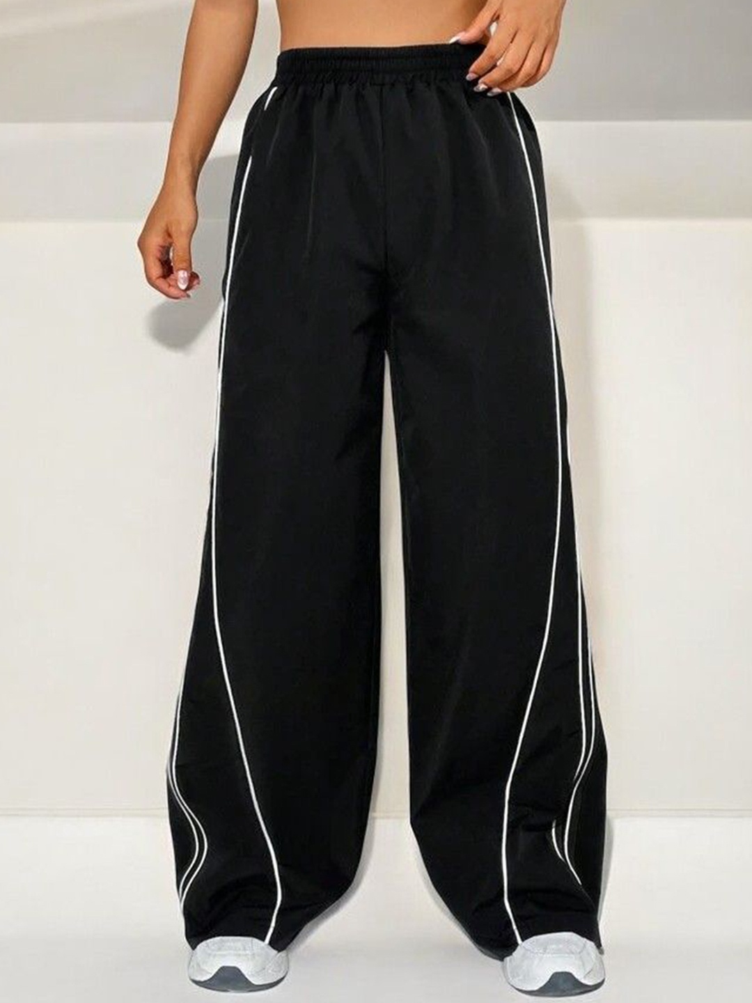 

TABADTOD Women Relaxed Loose Fit High-Rise Parachute Trousers, Black