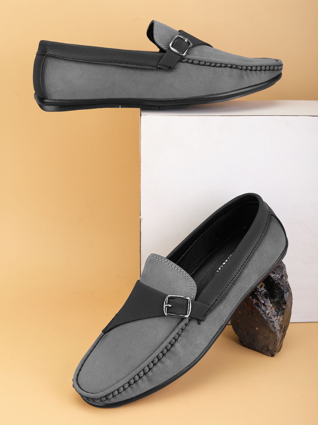 

Killer Men Buckle Detailed Suede Loafers, Grey