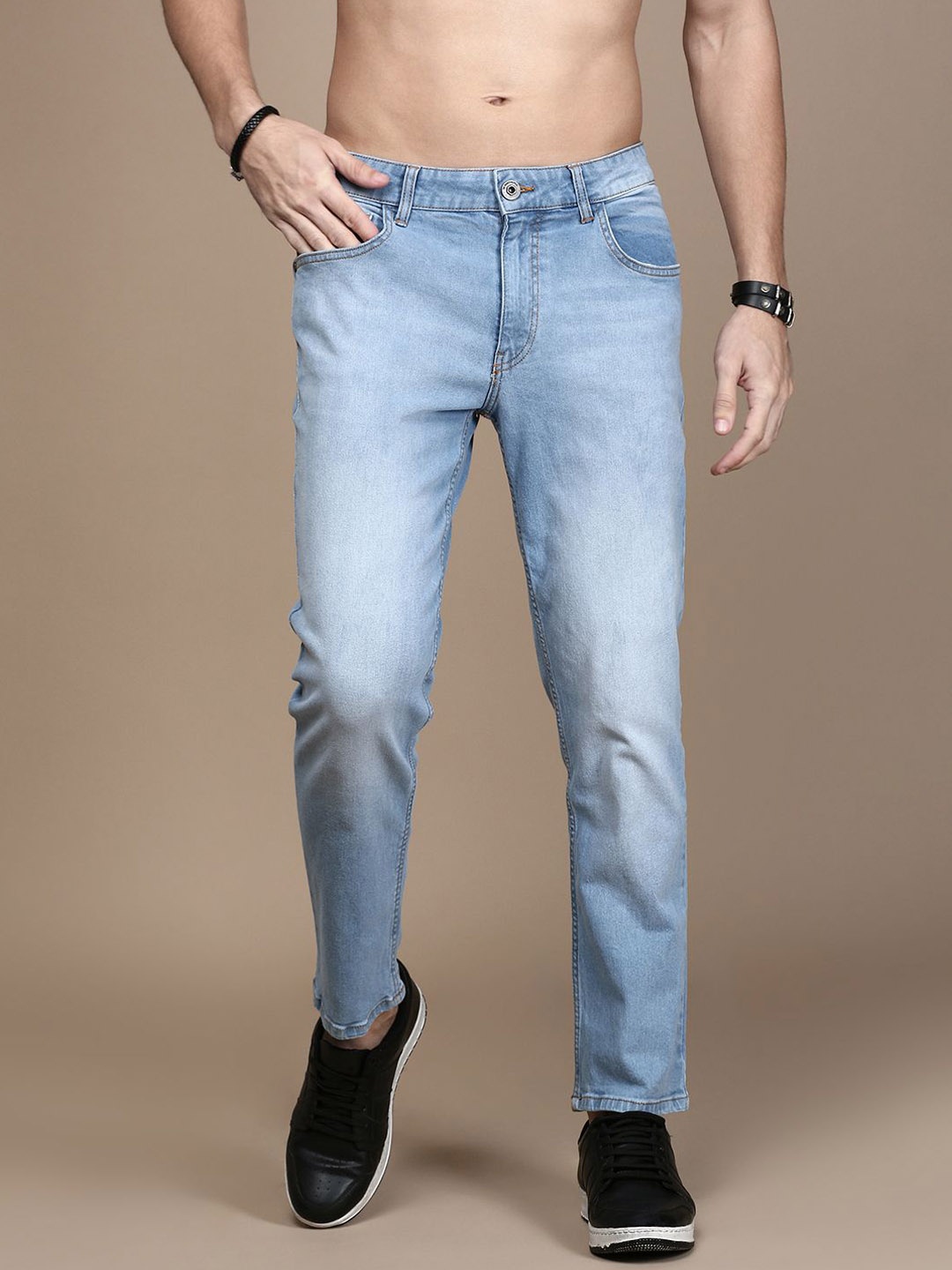 

The Roadster Lifestyle Co Men Regular Fit Mid Rise Light Fade Slim Fit Jeans, Blue