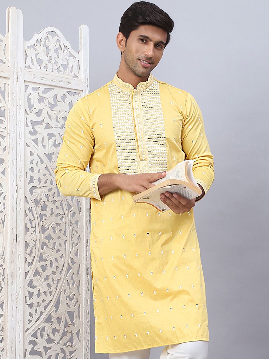 

Jompers Abstract Sequins Embroidered Mandarin Collar Straight Kurta, Yellow