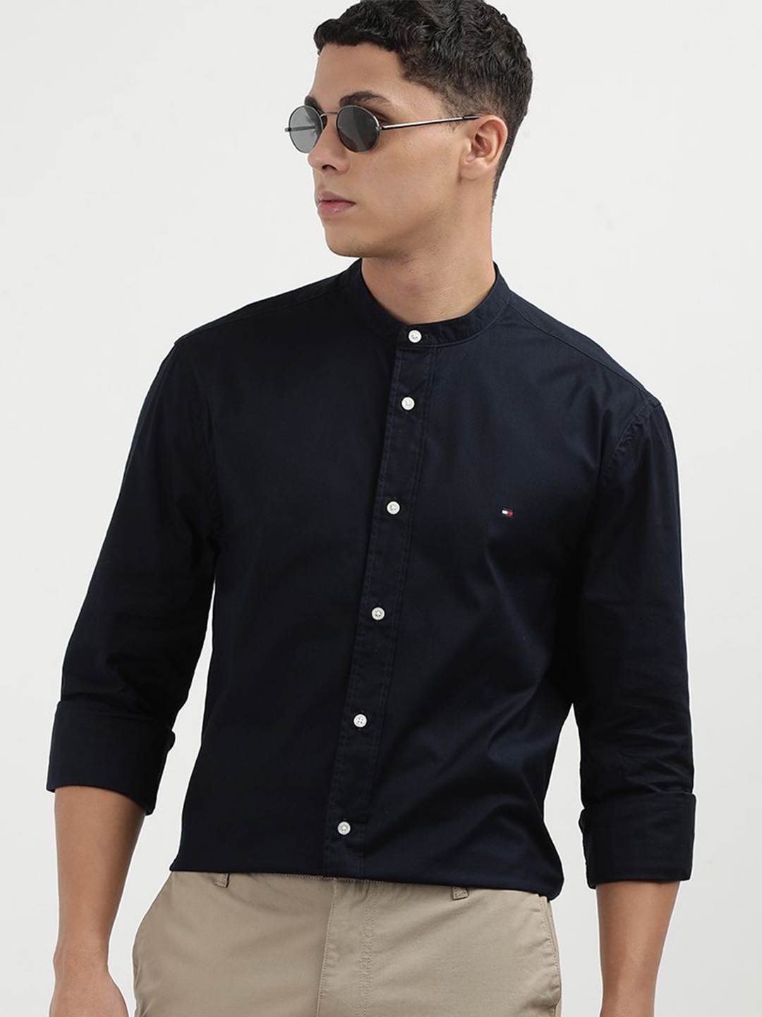 

Tommy Hilfiger Men Solid Band Collar Casual Shirt, Navy blue