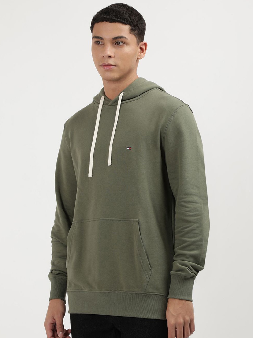 

Tommy Hilfiger Men Solid Hooded Cotton Sweatshirt, Green