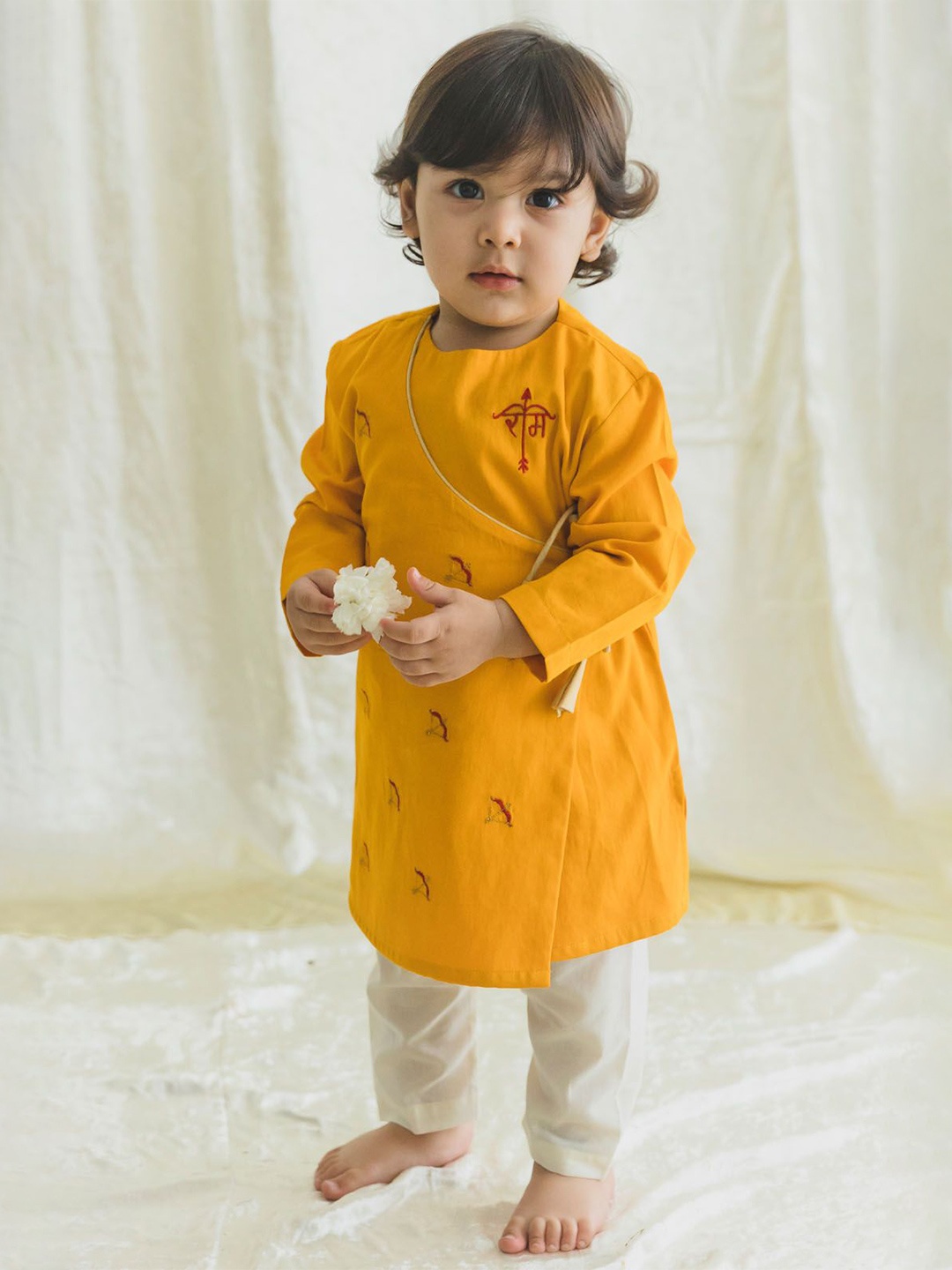 

Tiber Taber Boys Ethnic Motifs Embroidered Angrakha Pure Cotton Kurta with Pyjamas, Yellow