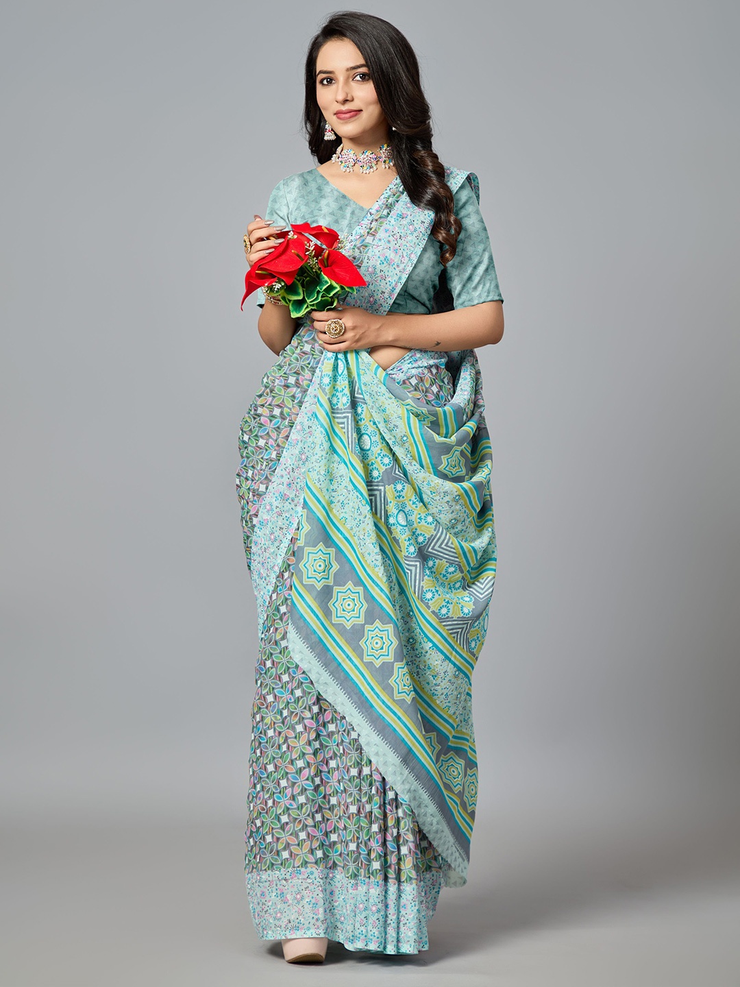 

VIRICA Floral Printed Saree, Grey