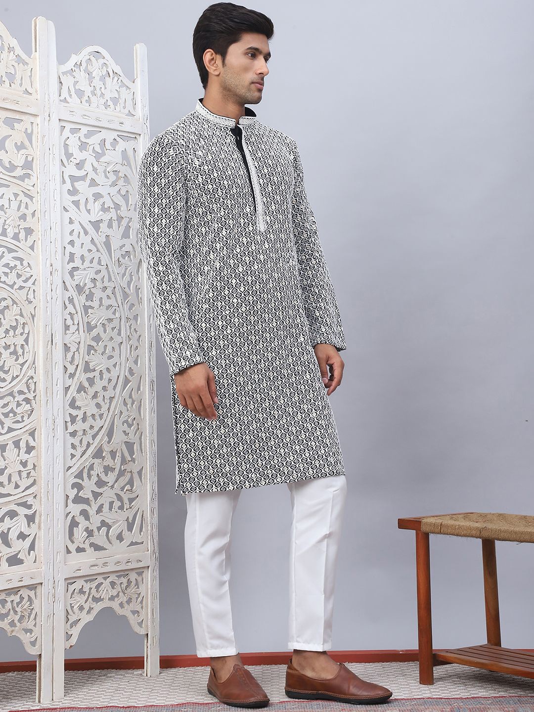 

Jompers Geometric Embroidered Chikankari Pure Cotton Straight Kurta With Pyjamas, Black