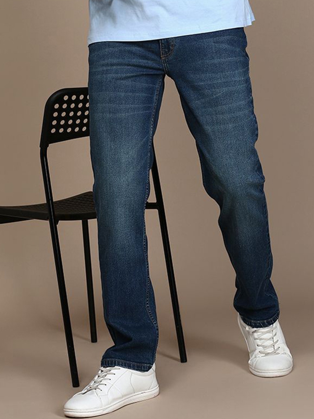 

The Roadster Lifestyle Co Mid-Rise Light Faded Jeans, Blue