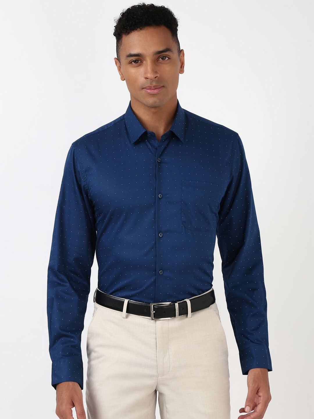 

Peter England Men Spread Collar Micro Ditsy Printed Cotton Slim Fit Formal Shirt, Navy blue