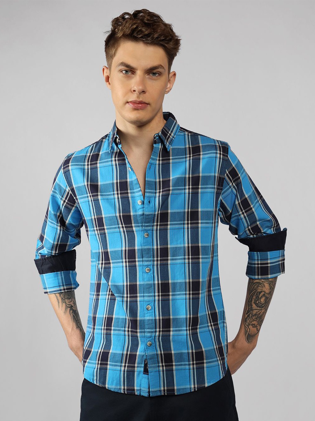 

Dennis Lingo Men Spread Collar Checked Casual Shirt, Blue