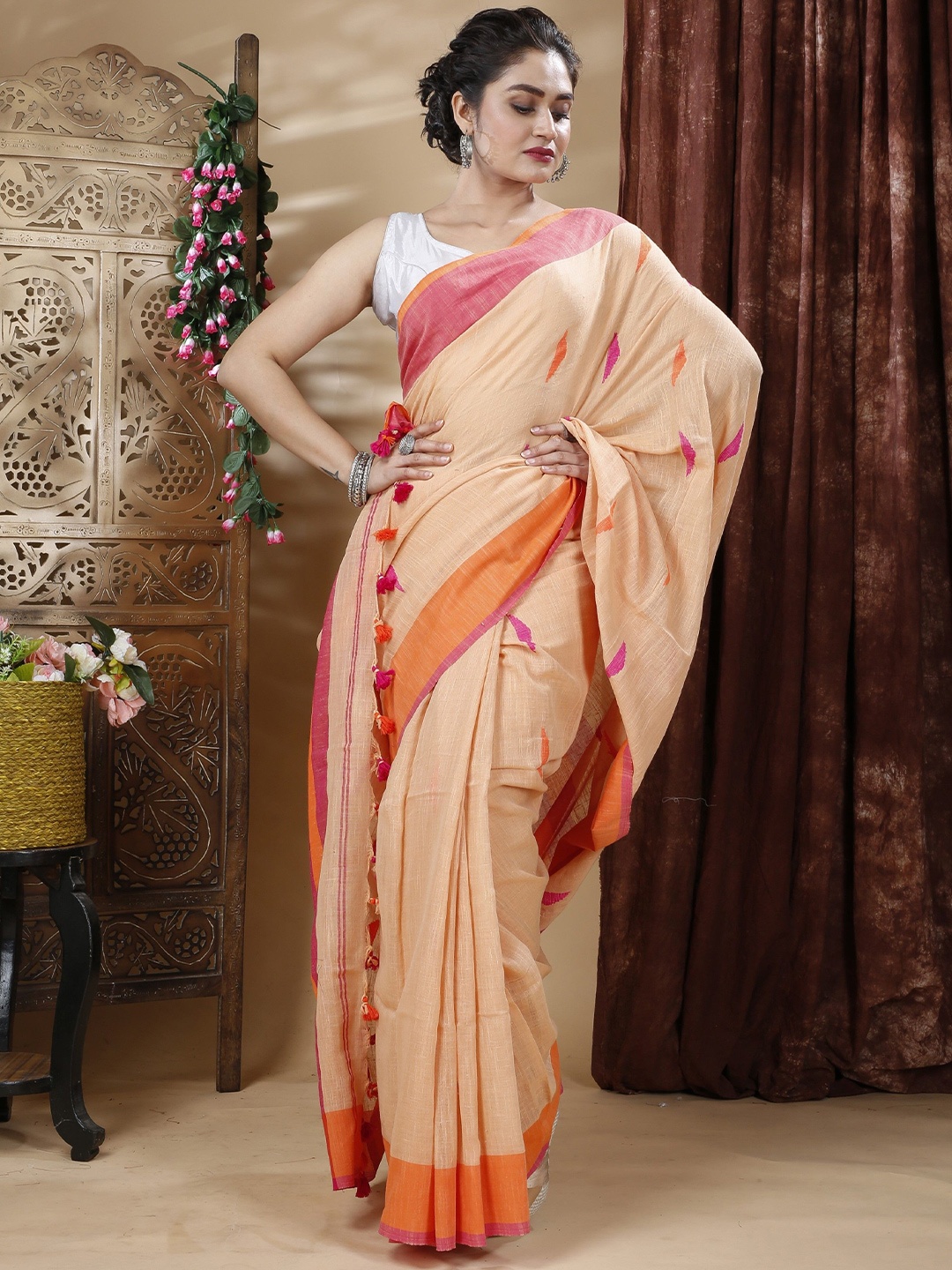 

SLAGHA Woven Design Pure Cotton Khadi Saree, Beige