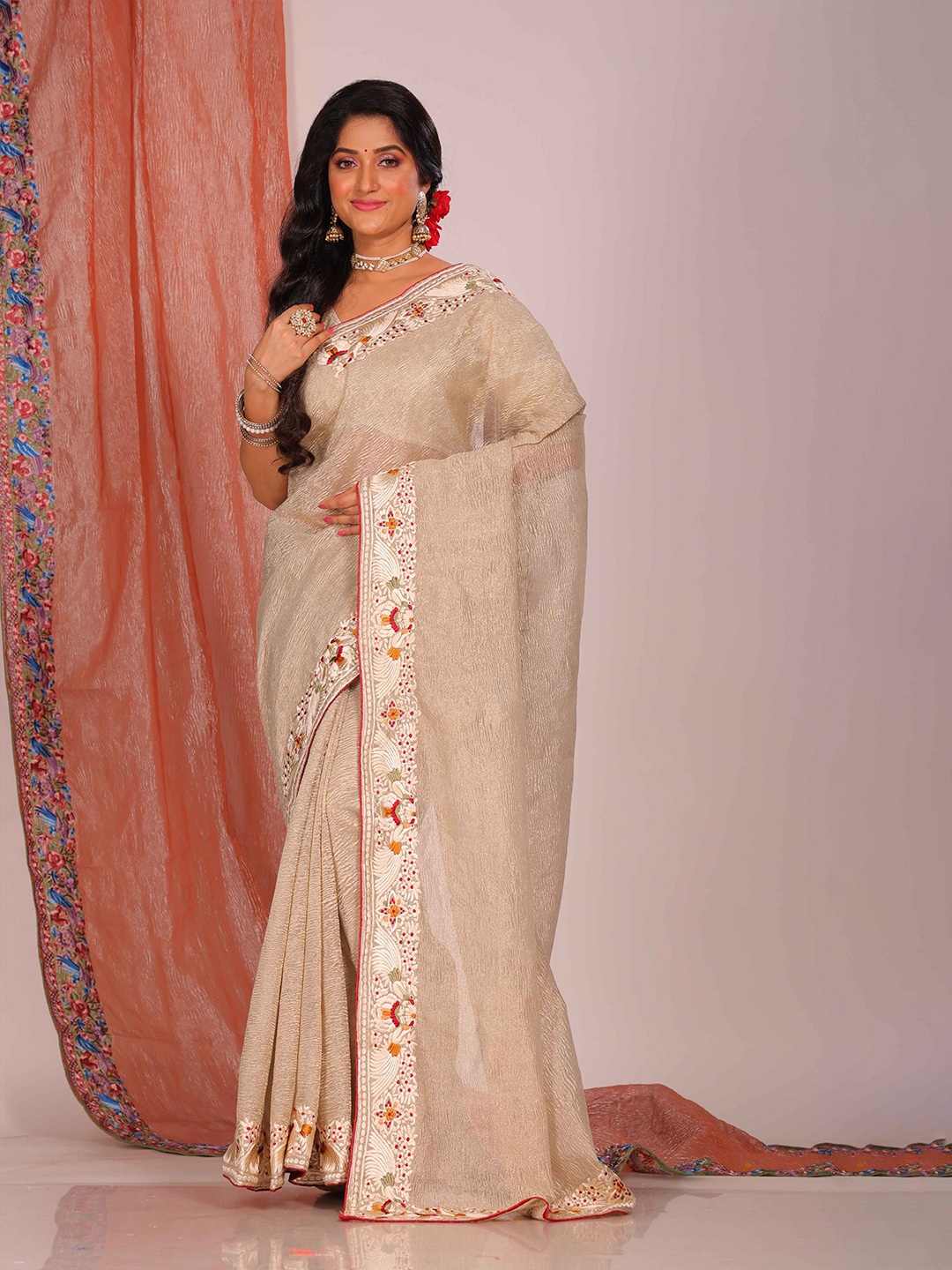 

Morchari Floral Embroidered Tissue Saree, Silver