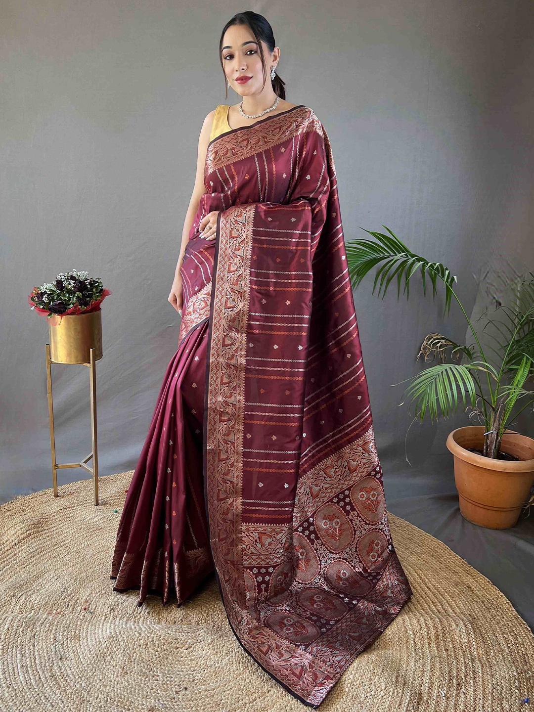 

DEVATITHI Ethnic Motifs Zari Saree, Burgundy