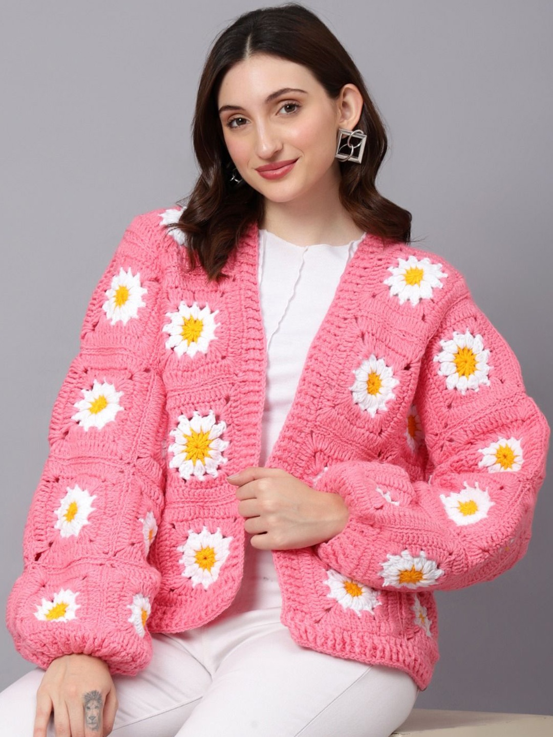 

Velvery Women Floral Cardigan with Applique Detail, Pink
