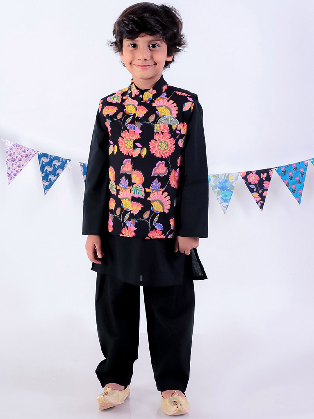

LIL DRAMA Boys Mandarin Collar Pure Cotton Straight Kurta With Pyjama And Jacket, Black