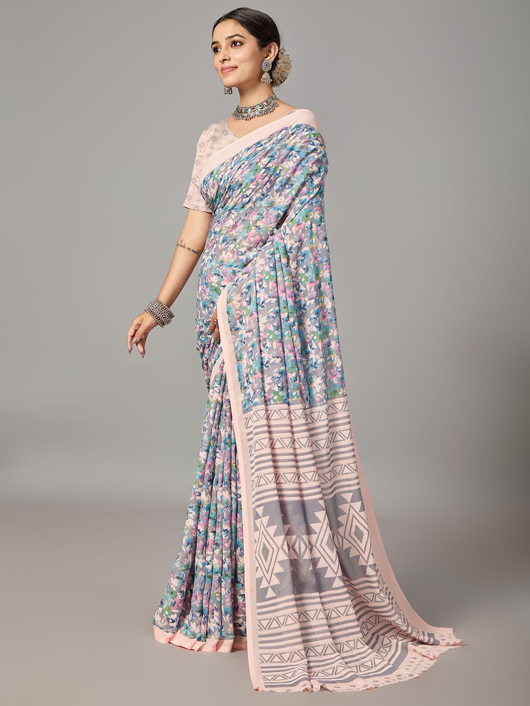 

VIRICA Printed Floral Poly Georgette Saree, Peach