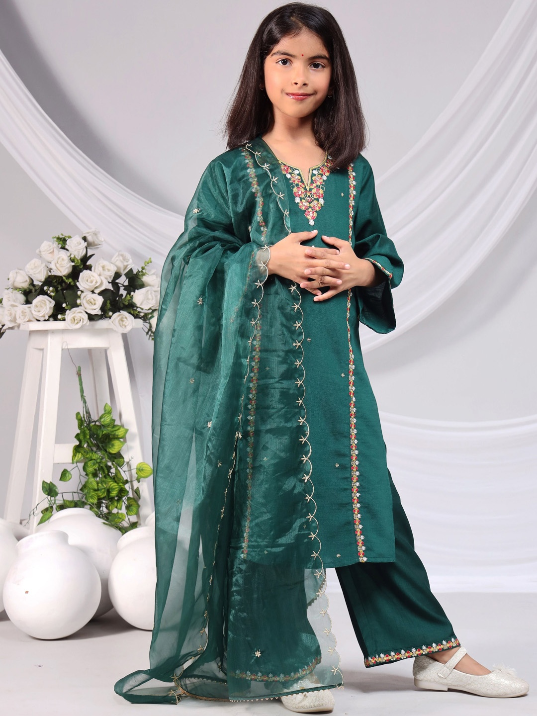 

BAESD Girls Floral Embroidered Regular Sequinned Straight Kurti with Palazzos & Dupatta, Green