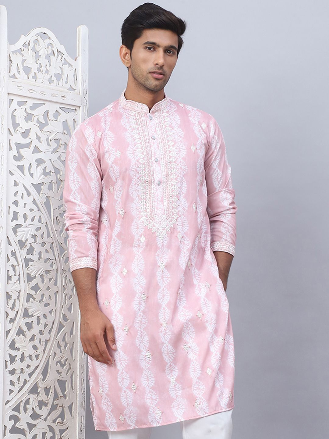 

Jompers Ethnic Motifs Sequins Embroidered Mandarin Collar Straight Kurta, Pink