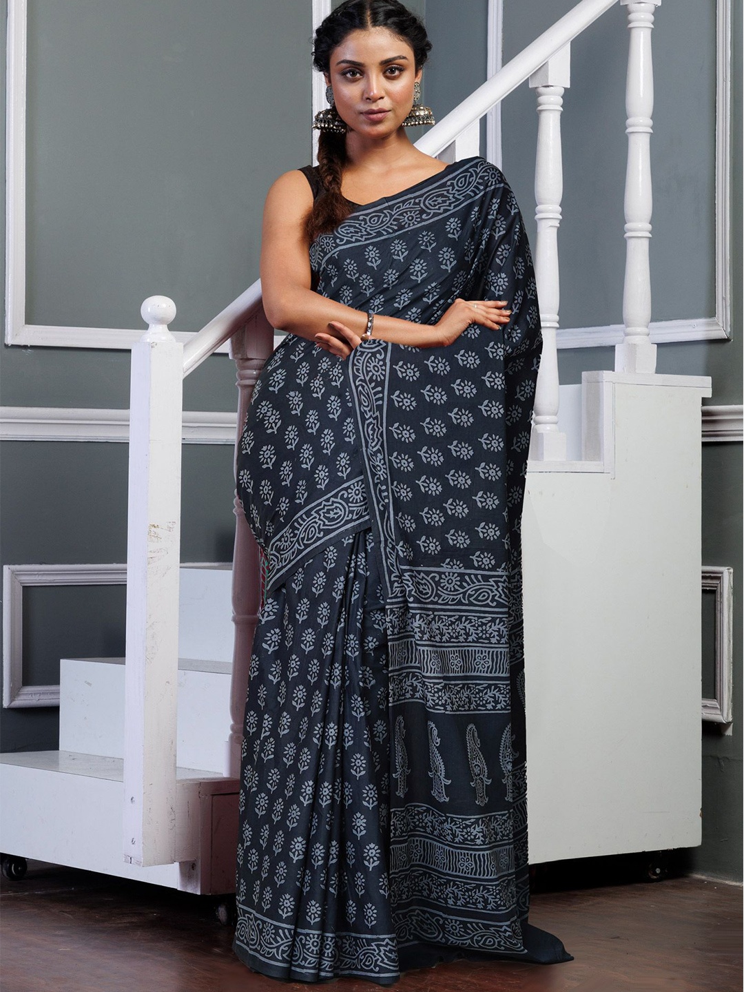 

Unnati Silks Ethnic Motifs Pure Cotton Handloom Block Print Saree, Grey