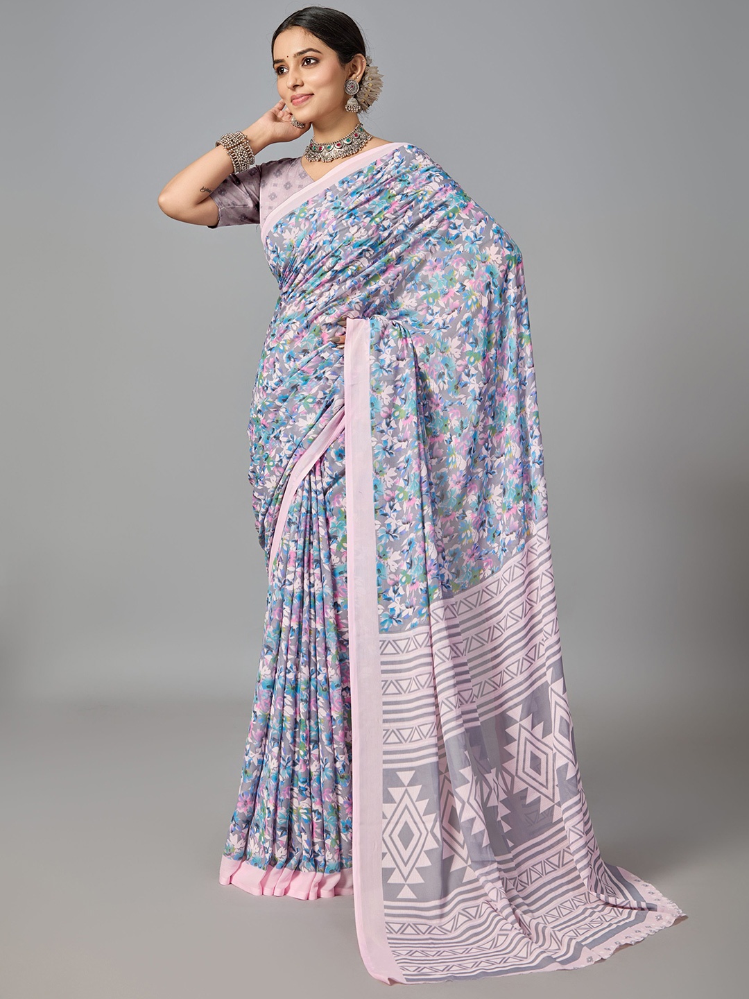 

VIRICA Floral Printed Saree, Grey
