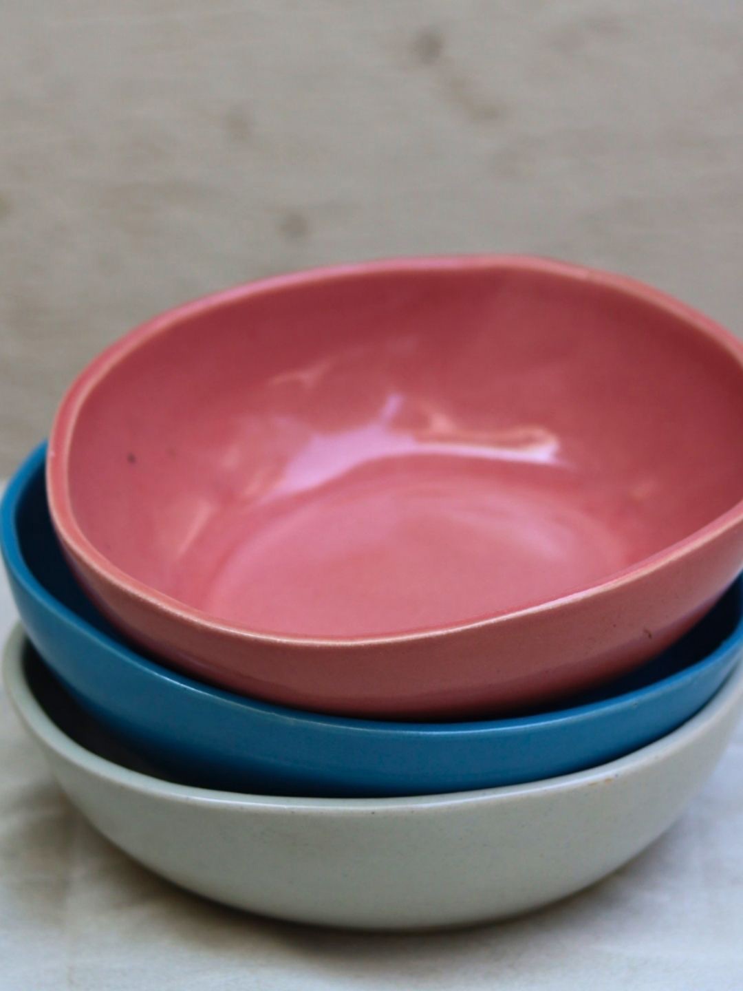 

WEAVING HOMES Pink & Blue 3 Pieces Glossy Ceramic Bowls