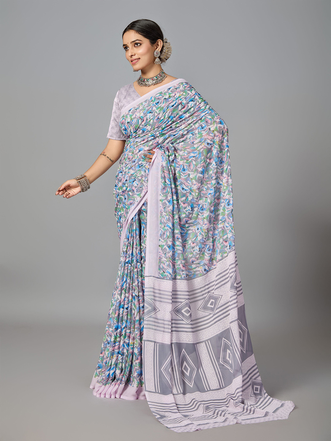 

VIRICA Ethnic Motifs Printed Saree, Pink