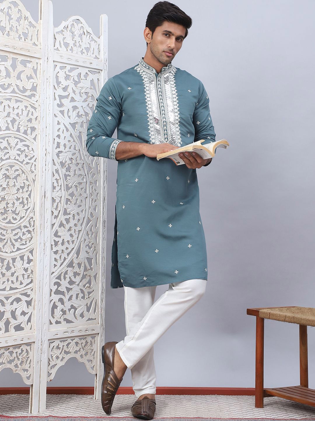 

Jompers Floral Embroidered Mandarin Collar Sequinned Silk Cotton Kurta with Pyjama, Blue