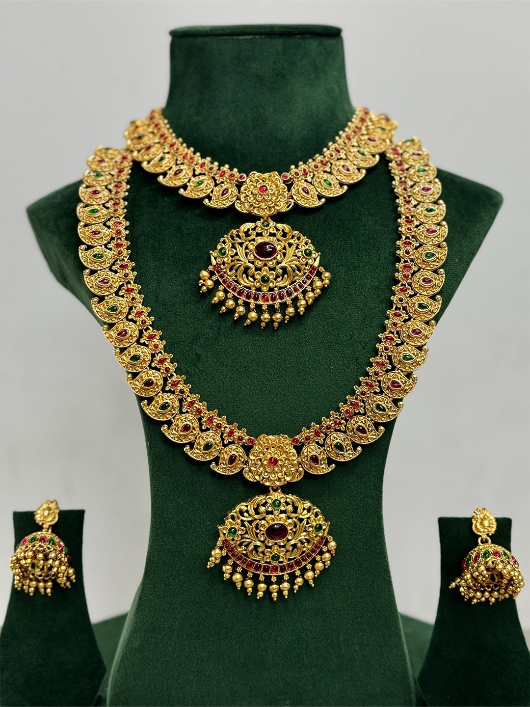 

ABDESIGNS Sophisticated Gold-Plated Stone Studded Jewellery Set
