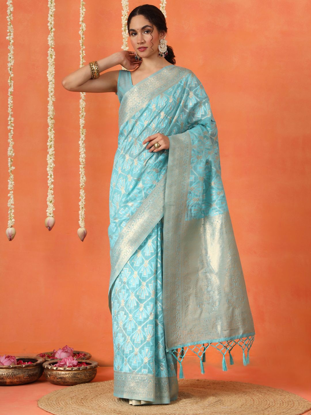 

Tikhi Imli Ethnic Motifs Saree, Blue