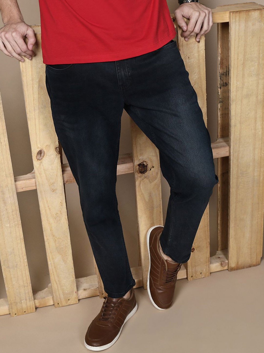 

The Roadster Lifestyle Co Mid-Rise Straight Fit Light Faded Jeans, Blue