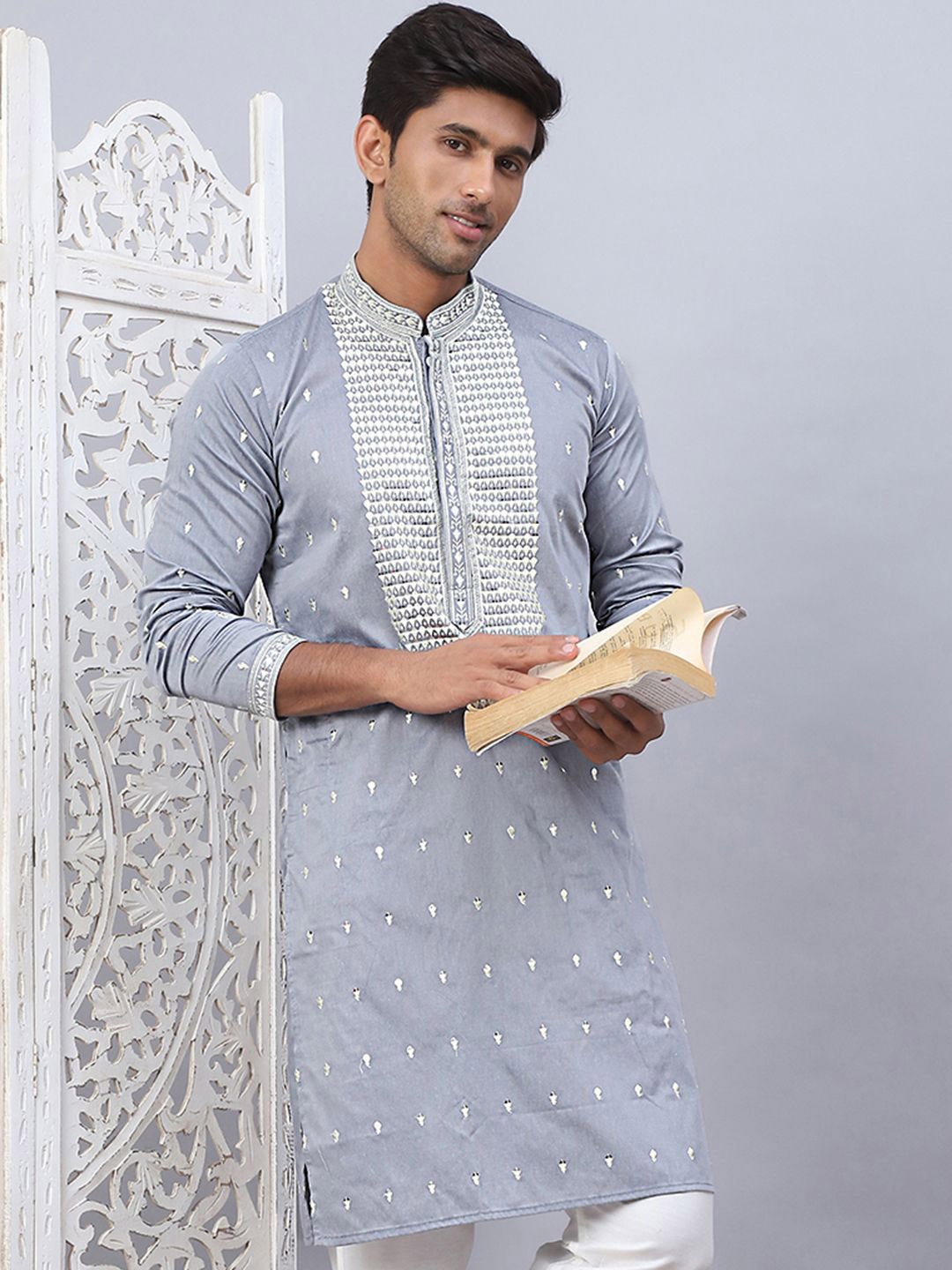 

Jompers Abstract Sequins Embroidered Mandarin Collar Straight Kurta, Grey