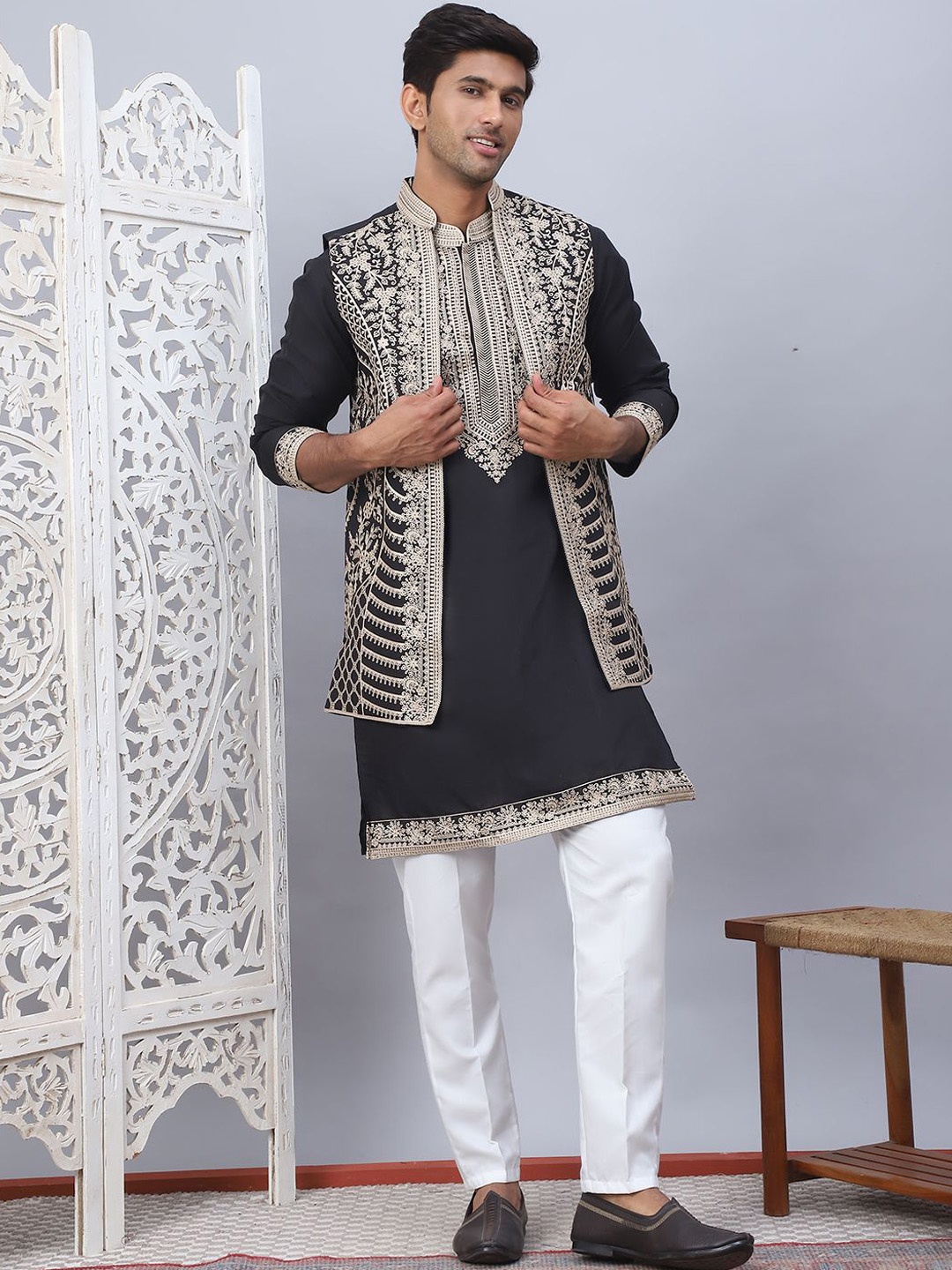 

Jompers Floral Embroidered Mandarin Collar Straight Kurta with Pyjama & Waistcoat, Black