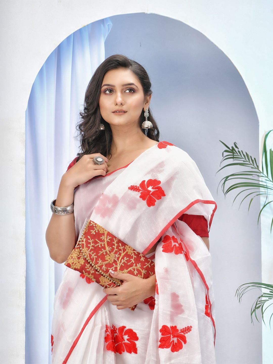 

DESH BIDESH Floral Embroidered Saree, White