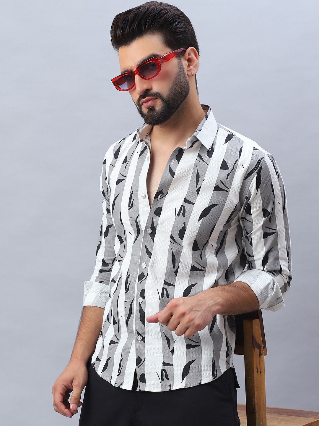 

Indian Needle Men Classic Vertical Striped Casual Shirt, White